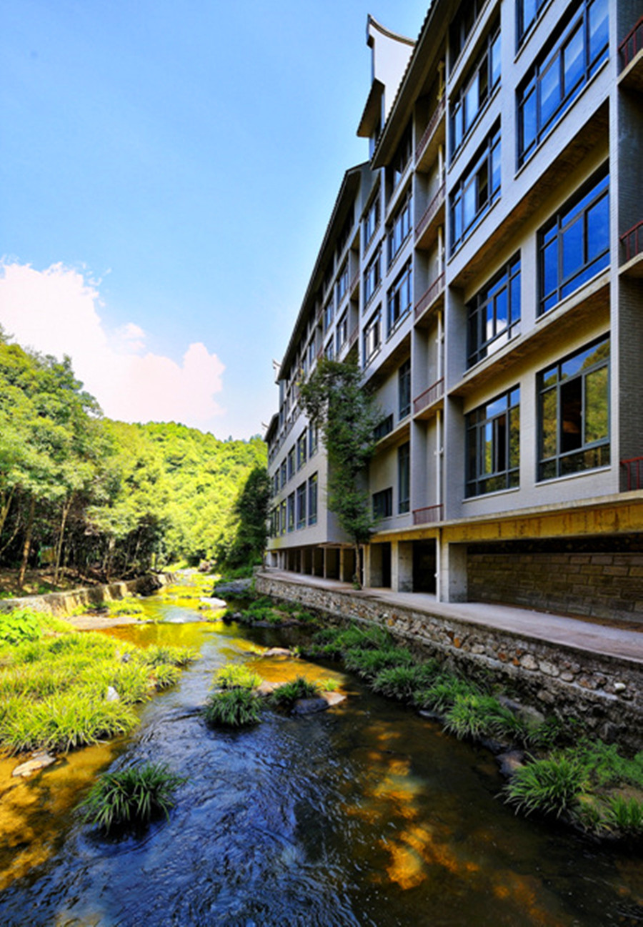 福州畲山湖皇帝洞景区